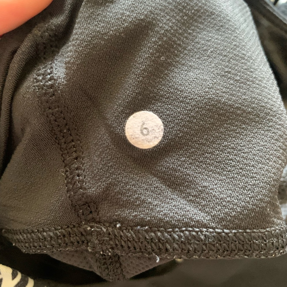 Lululemon Athletica Run: Ta Ta Topper Black/Pretty Palm Angel Wing Tank size 6 - Picture 15 of 15